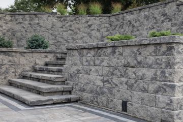 Winston® Straight Retaining Wall System - Split Face Block